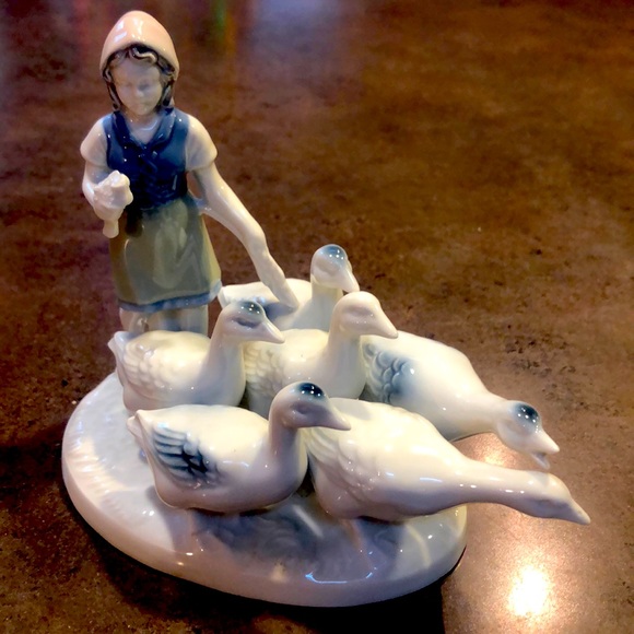 Vintage Large German Gerold Porcelain Blue and White Girl with Geese - Picture 1 of 5